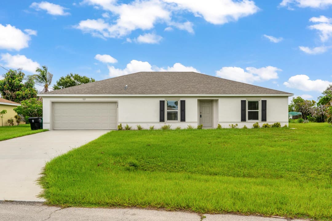 2386 Se Manor Avenue, Port St Lucie, Florida 34952