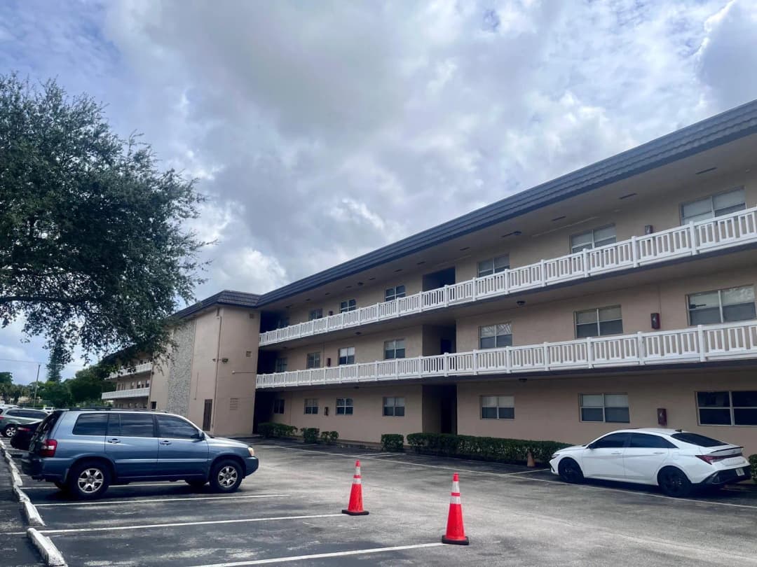 5861 Nw 16th Place 313, Sunrise, Florida 33313