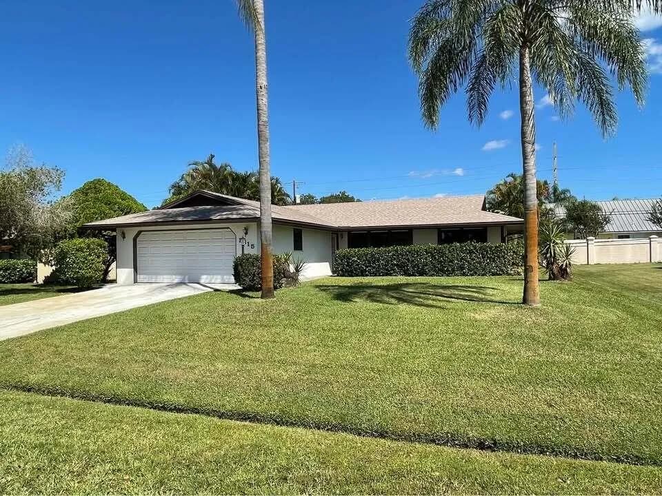 1315 Se Petunia Avenue, Port St Lucie, Florida 34952